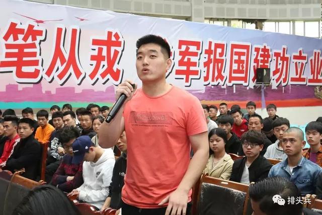 动员大会上同学们踊跃提问征兵宣传动员大会现场本报讯 干代武 胡钦耀