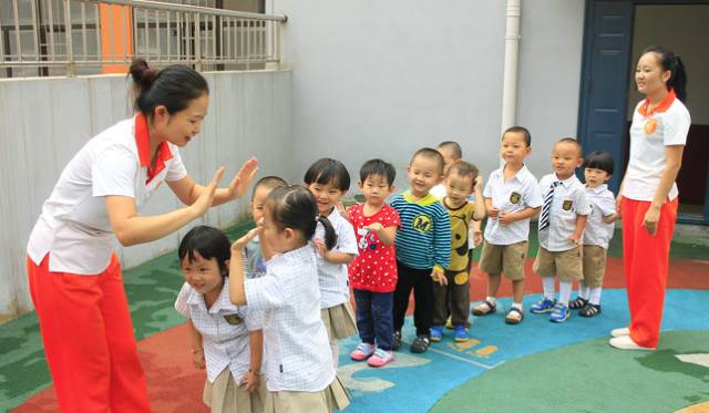 幼儿园老师图片