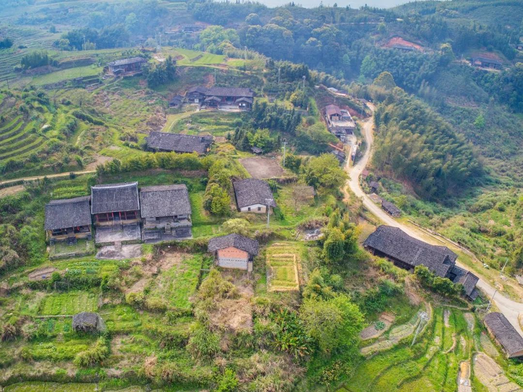 高山毓秀灵气的古朴村落