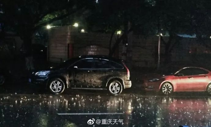 南川天气有多任性！昨天热到快30度 今天大雨降温！