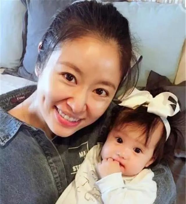 林心如休养一年后再添双胞胎,婚后生活美满,粉丝却纷纷表示担忧