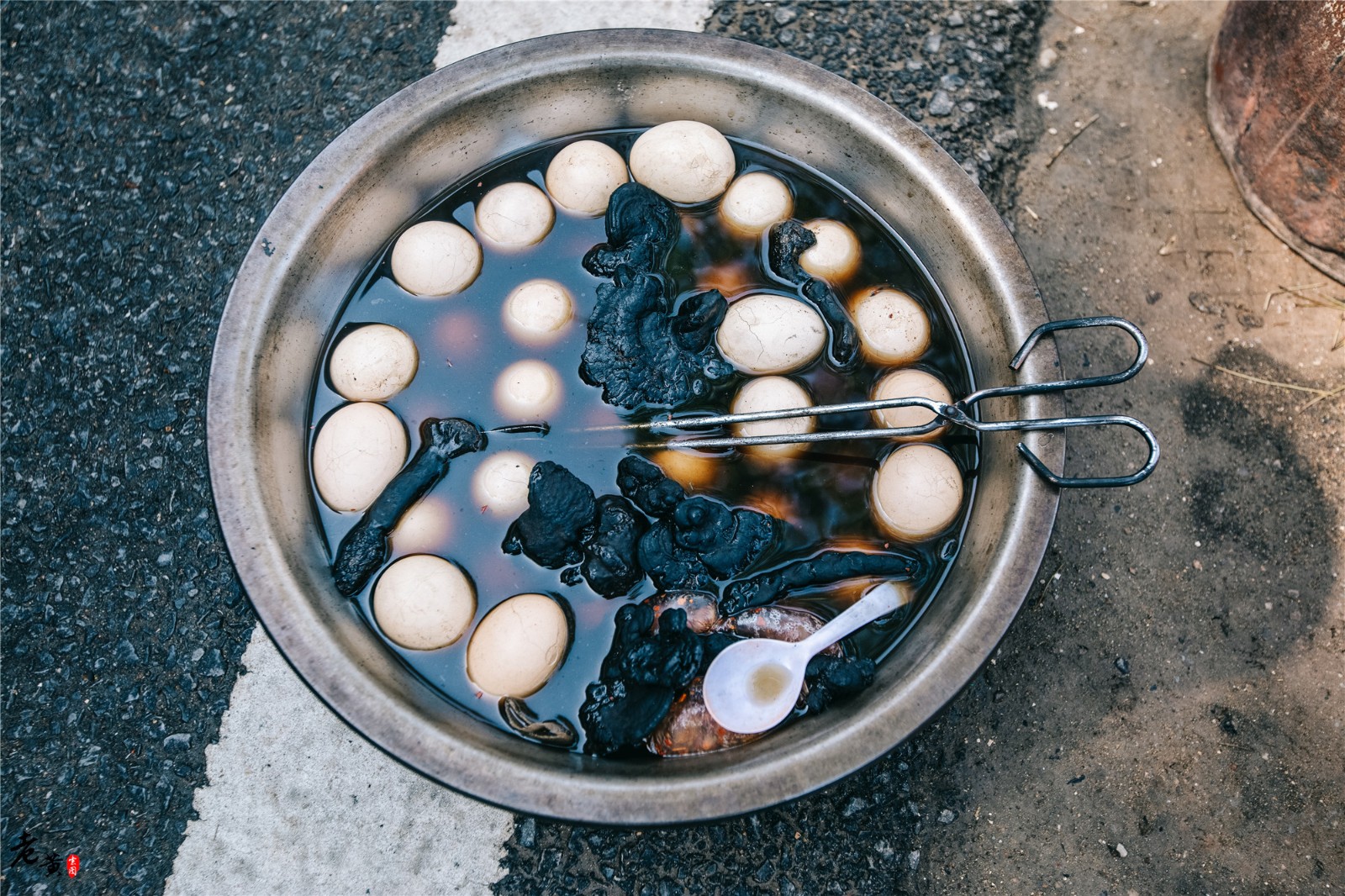 原創
            茶葉煮蛋家喻戶曉，但從沒吃過靈芝煮蛋，如此珍貴但價格卻很親民 旅遊 第1張