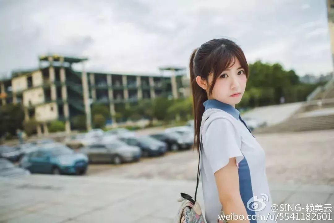 穿深圳校服连火箭少女101赖美云"小七"图自"广东工业大学"官方微信号