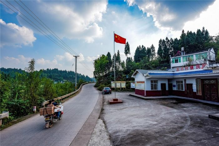 双江镇高石村农村公路.