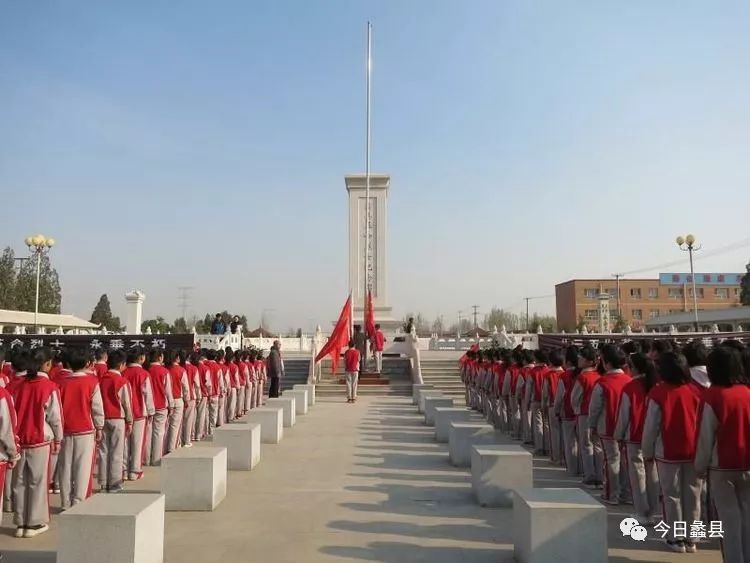 时讯蠡县第二实验小学师生祭扫蠡县烈士陵园