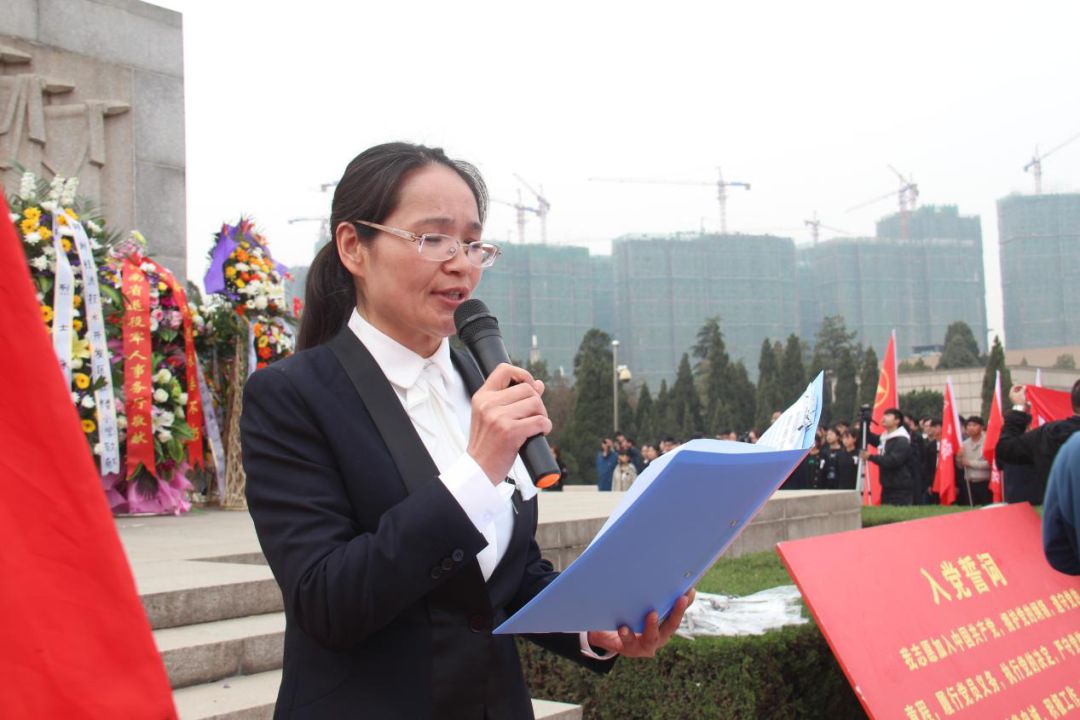 缅怀革命先烈弘扬民族精神郑州一中经开区实验学校清明节祭扫活动