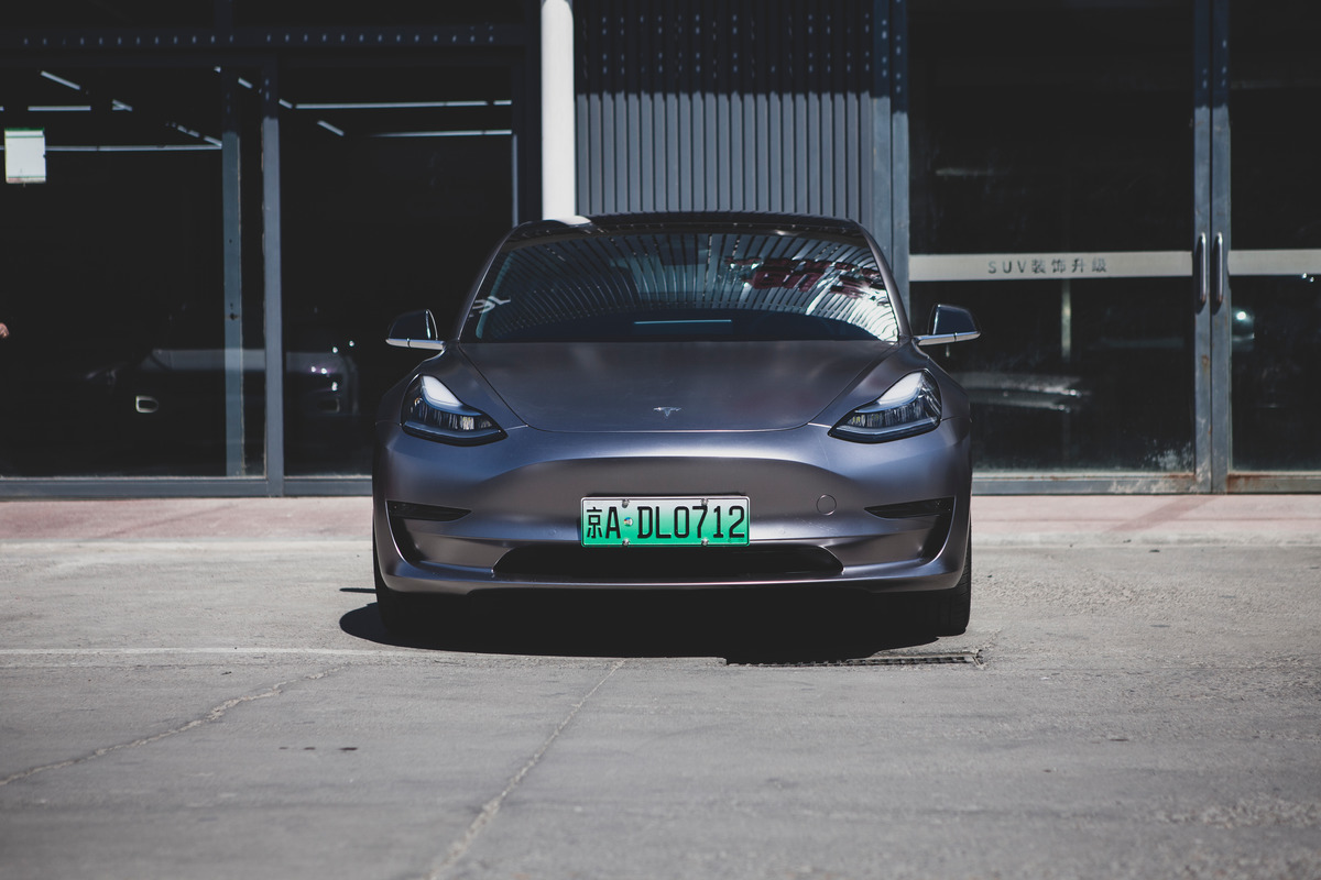 图虫街拍摄影:特斯拉model3改色战斗灰