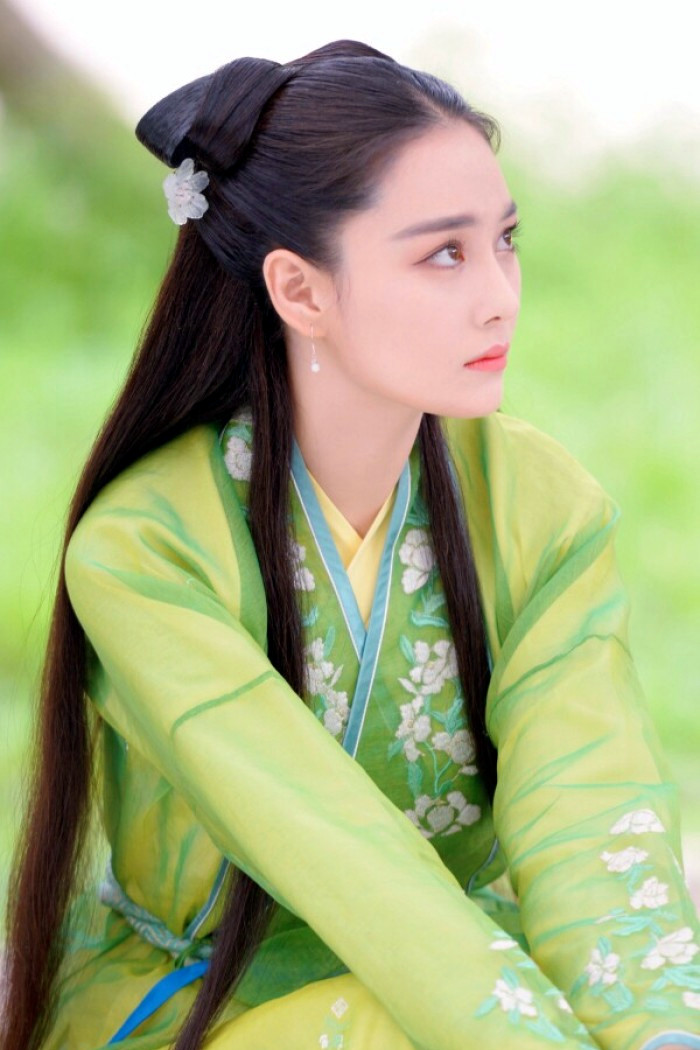 原创古装绿衣美人中,张馨予像侠女,刘亦菲像画中仙,她却最经典!