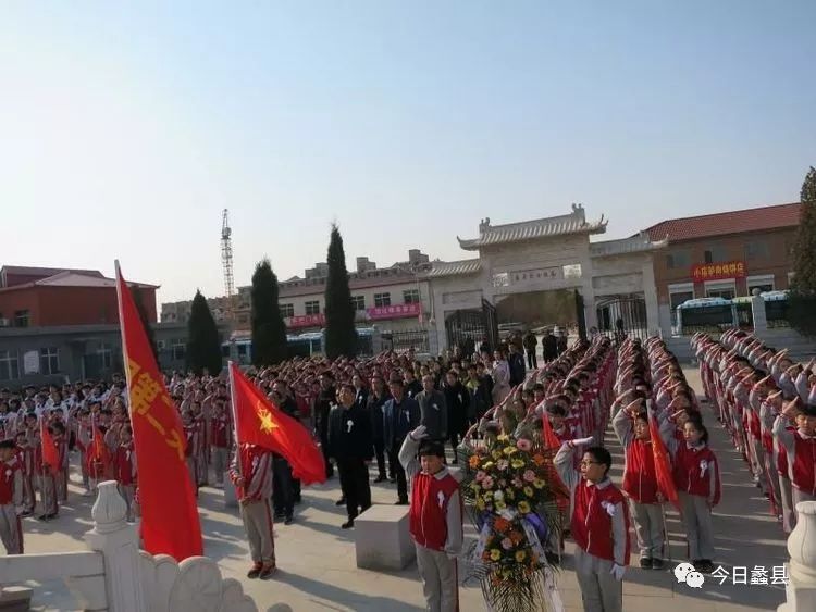 时讯蠡县第二实验小学师生祭扫蠡县烈士陵园