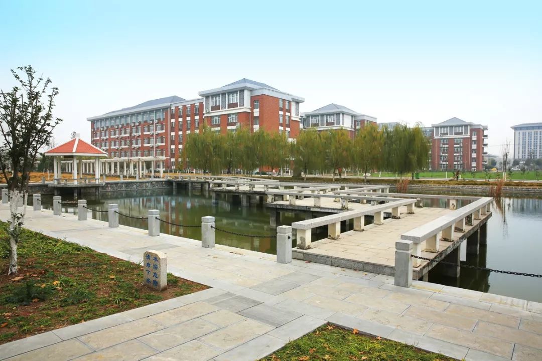 淮北师范大学(huaibei normal university),简称淮师大,(淮北人旧称