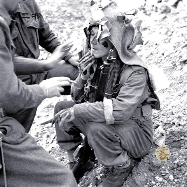 老照片:直击二战镜头下的狙击手 千米拿一血 生死不留情