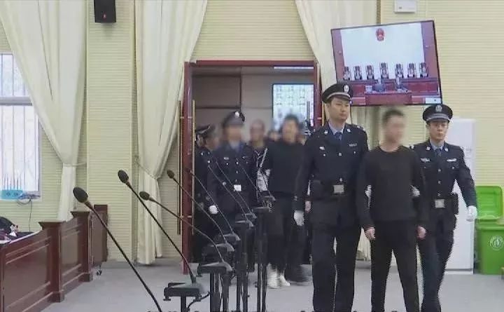 给力!这起黑社会性质组织案公开宣判,18人获刑