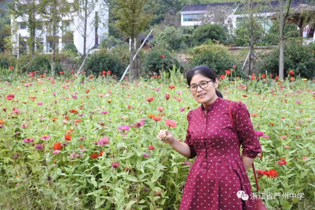 我眼中的班主任严州中学新安江校区高三10班徐建芬建功立德桃李芬芳