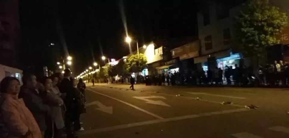 痛心！30人遇难！大凉山森林火灾遇难人员遗体连夜送回……