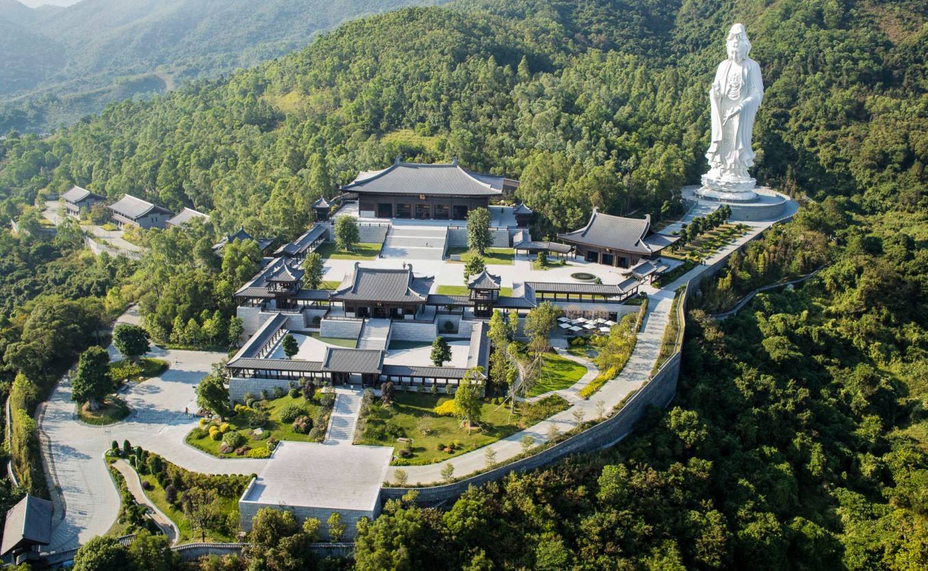 就可以看出佛家在中国历史上的重要性,李嘉诚父子在香港建设了慈山寺