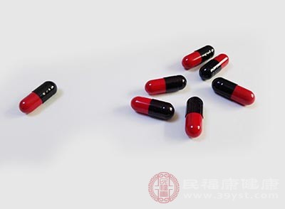 老年人肺炎反复发烧怎么办