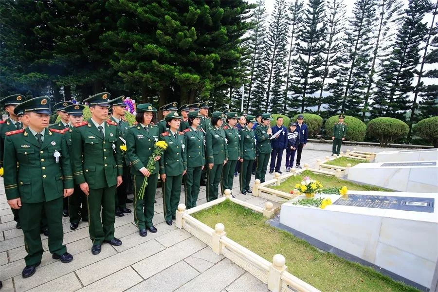 穿越时空的红色之约:武警某部机动第八支队开展清明前夕祭扫英烈活动