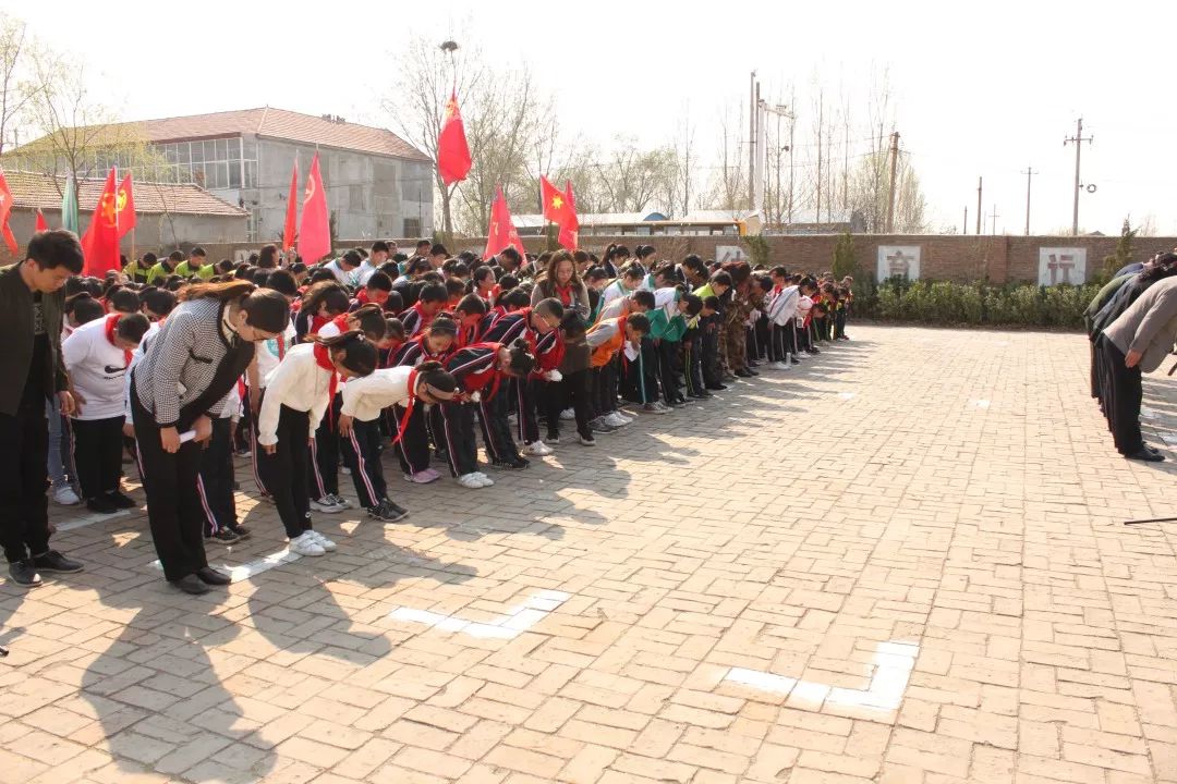 4月3日下午,陵城区第七中学的优秀团员代表在团区委的号召下,由校