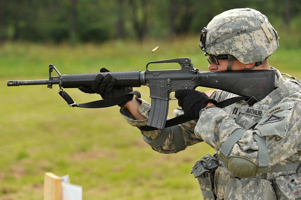 ak-47的"死对头"来自美国的枪王, m16突击步枪, 到底有多强
