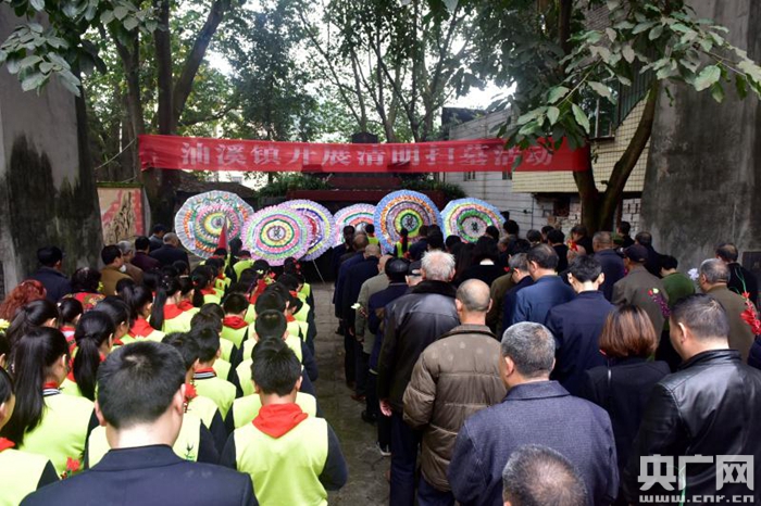 重庆江津:各地干部群众开展祭扫活动