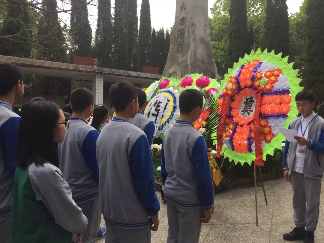 荣昌区各中学开展清明祭扫活动