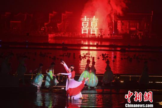 85国青年品味中国首个 媒体艺术之都 :文化创意