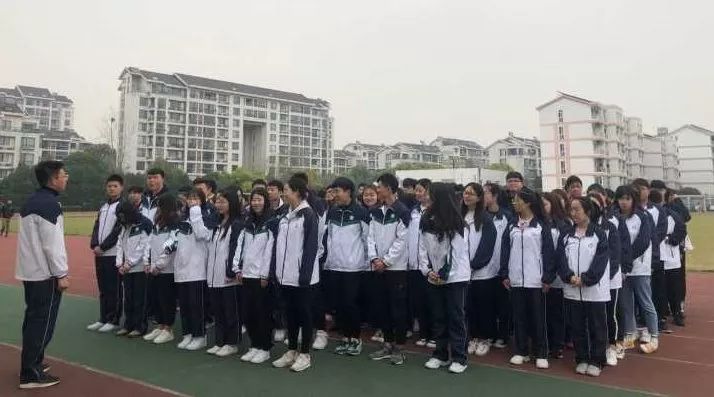 青年学习社学时代精神做风尚青年