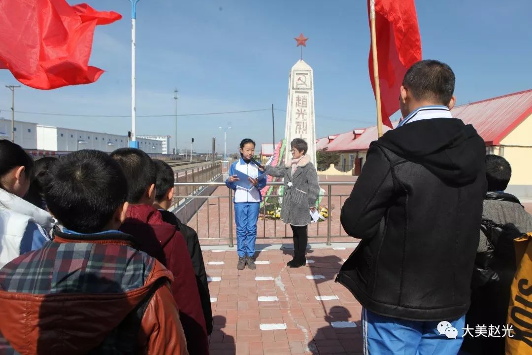 赵光农场团委开展牢记历史缅怀先烈祭扫赵光烈士墓活动