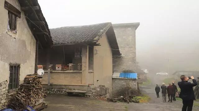 青龙县人口最多村_青龙县蛇盘兔村山景(2)