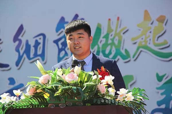 蓬勃发展的殷切期盼华润香港集团董事长余可信分别上台致辞董事长余雷