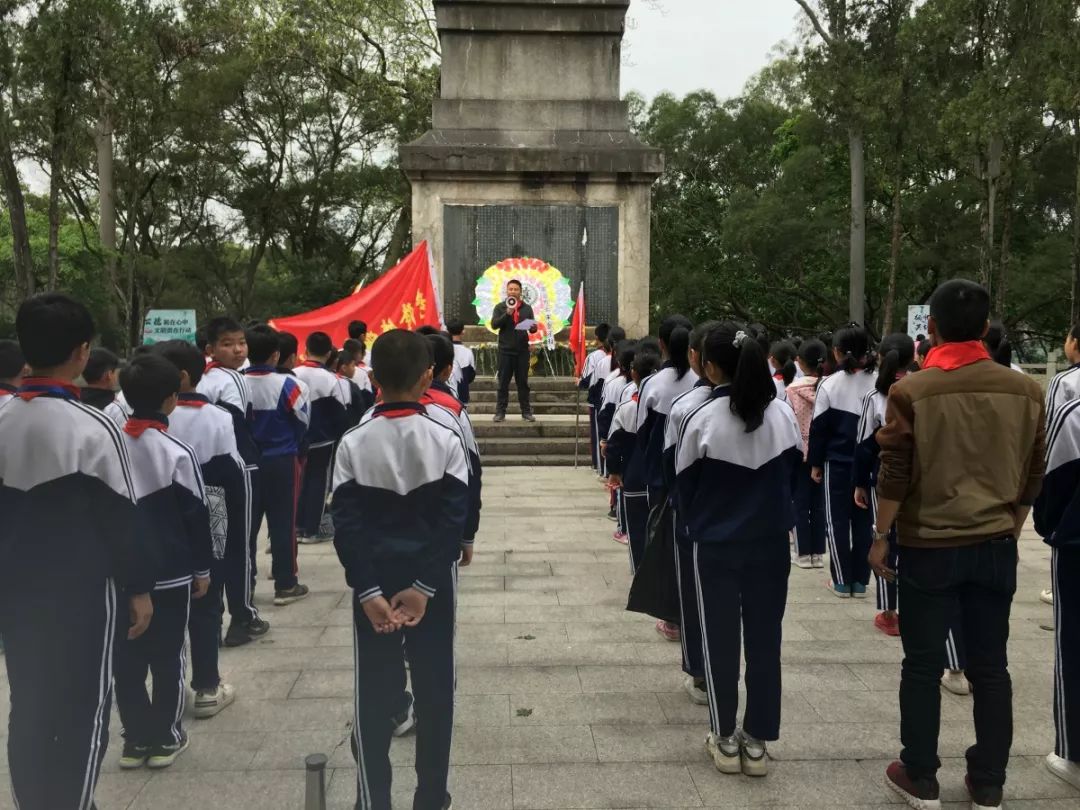 清明祭英烈 | 龙川青少年这样做