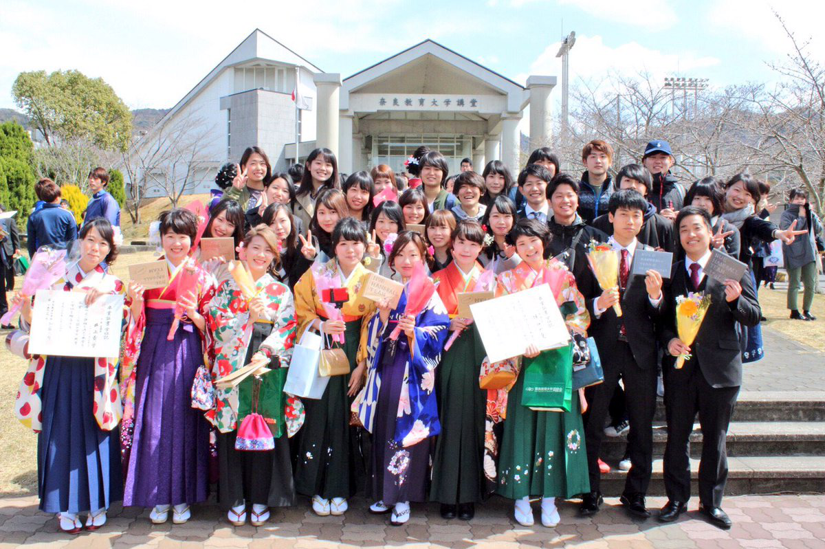 我在日本体验日本大学隆重的毕业式_毕业生