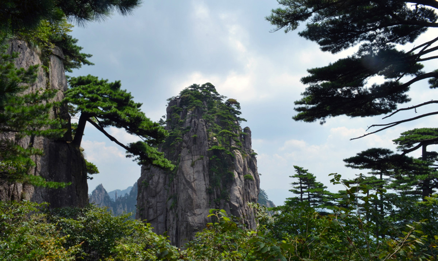 春游黄山,一见倾心,暖春四月邂逅黄山奇景,遇见莲花峰