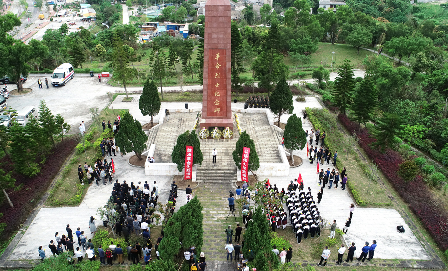 航拍广东深圳:清明祭英烈 传承奋斗精神