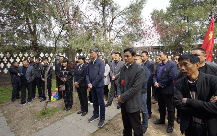 鲜花敬英烈!涡阳县团县委组织开展清明祭英烈活动