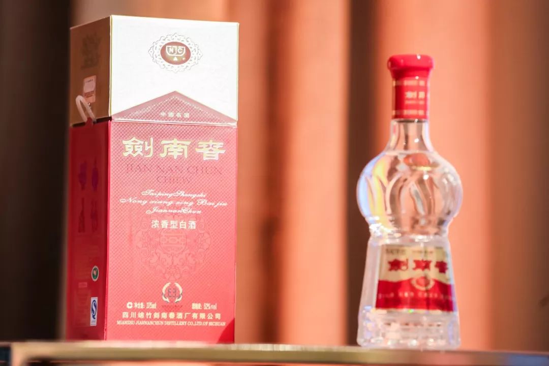 一瓶剑南春酒的前世今生_酿造