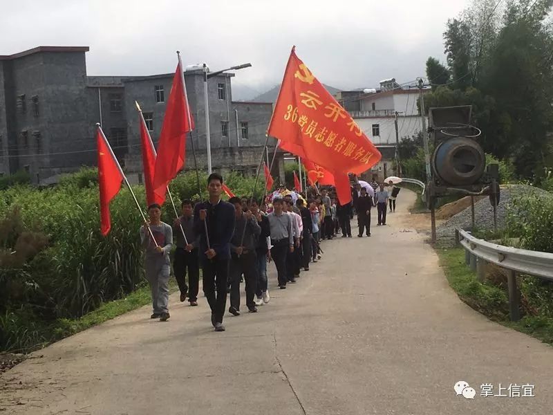 信宜钱排开展清明祭扫 缅怀革命先烈