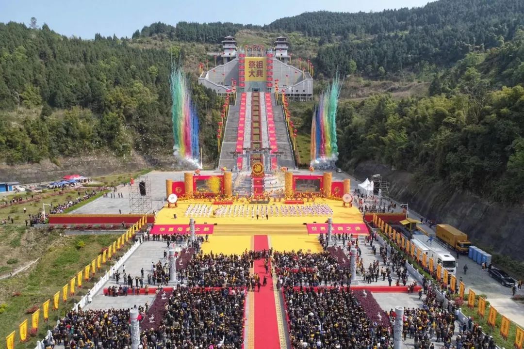 4月5日上午,2019(己亥)年华夏母亲嫘祖故里祭祖大典在四川绵阳市盐亭