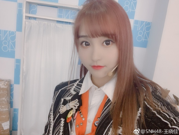 snh48王晓佳晒出新发色女神显得元气满满