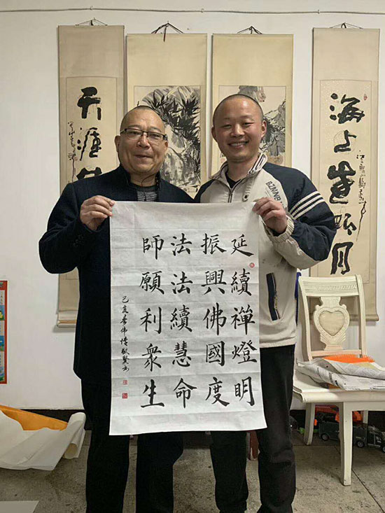 释延振"佛"字书法在韶关青云寺雕刻完成