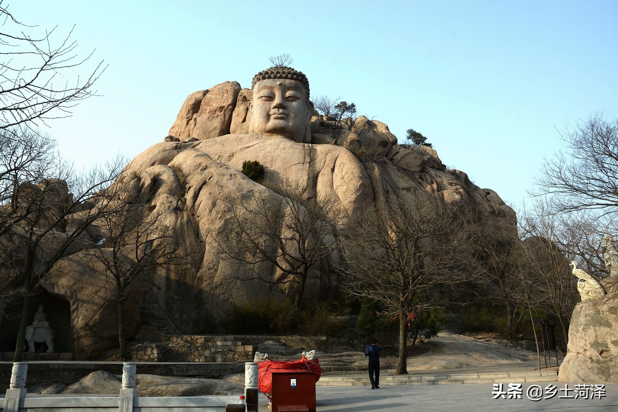 山东一座建于唐朝的寺院,19年前因一座石佛而闻名中外