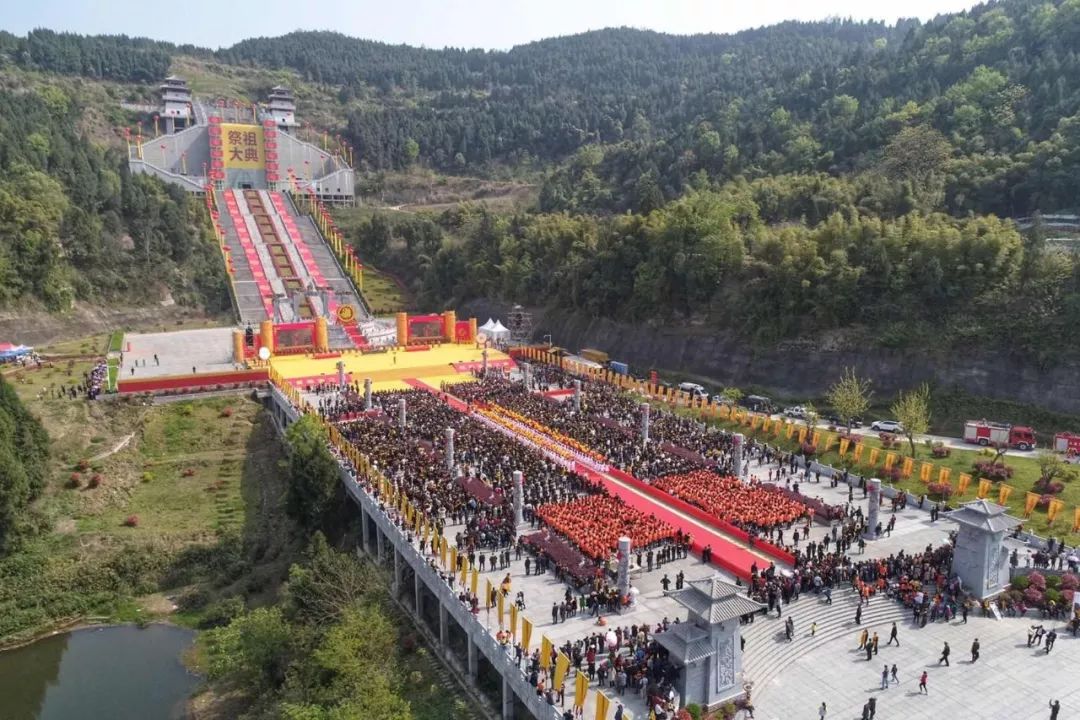 2019(己亥)年华夏母亲嫘祖故里祭祖大典在四川绵阳市盐亭县嫘祖陵祭祀