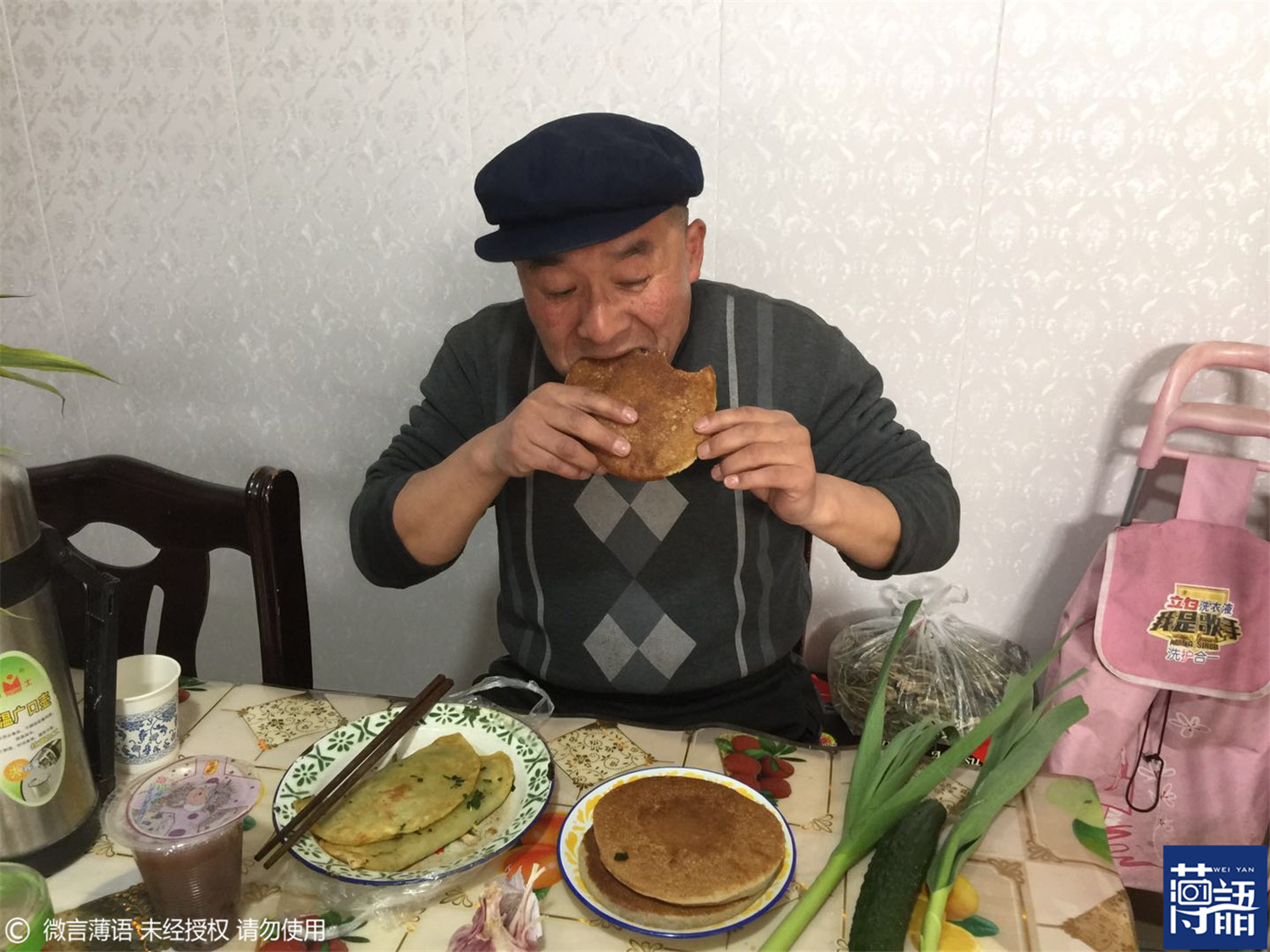 宁夏老汉用狗链习武健身,吃粗茶淡饭,年近六旬仍能扛锄头干活_刘万衡