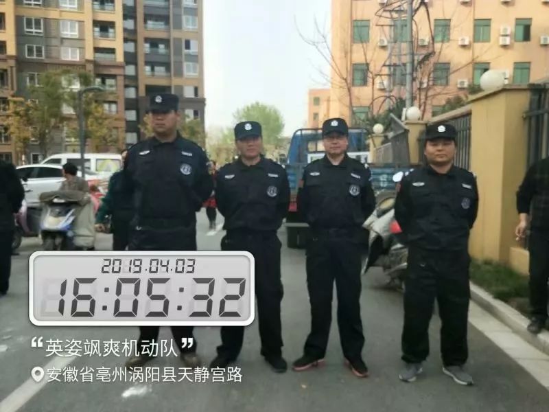 警察抓住小偷猜一成语_小偷被警察抓住的图片(2)