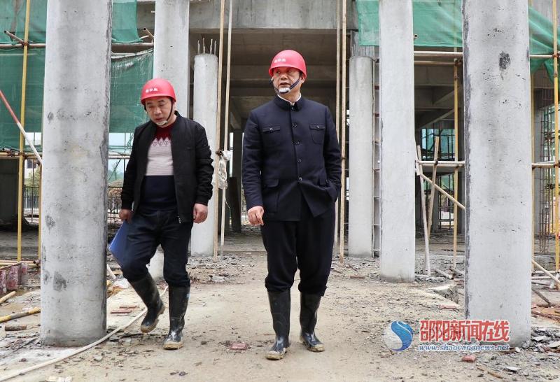 洞口县副县长肖磊突击暗访 排查住建行业安全隐患