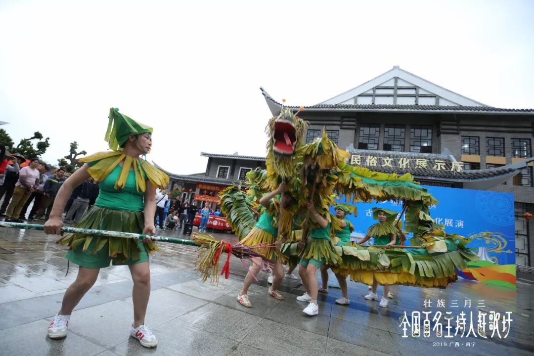 壮族有多少人口_潘晓婷穿壮族服饰献技 露肚脐惊艳桂林天湖