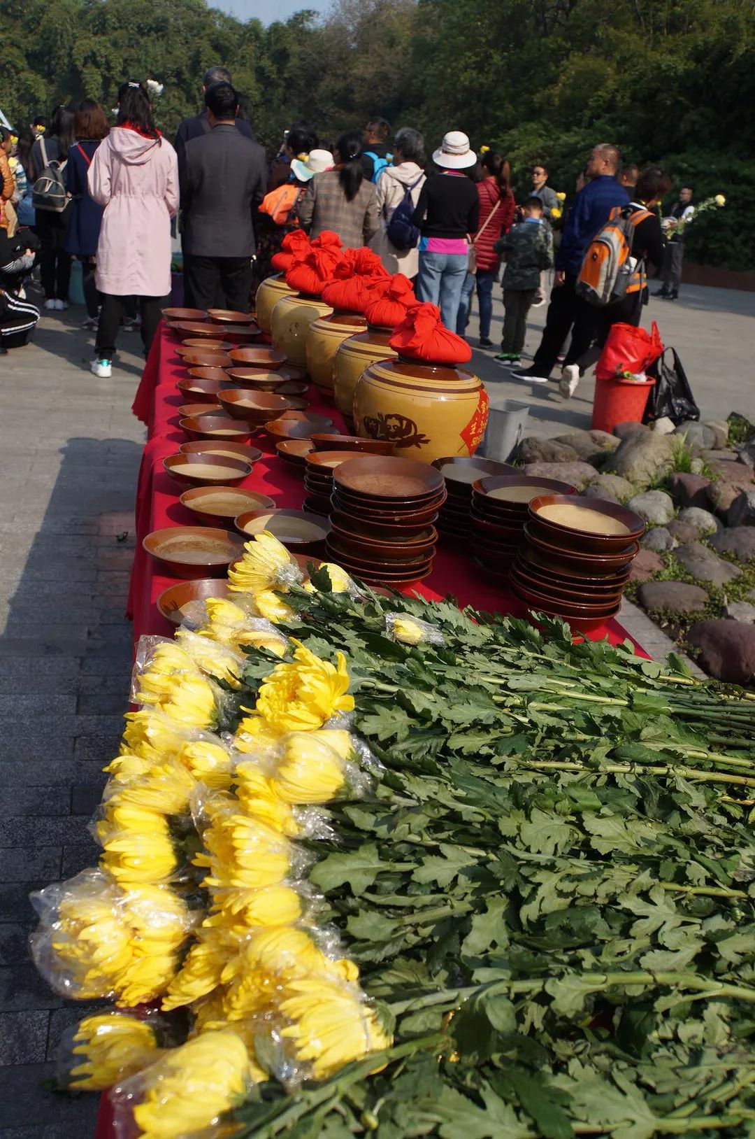 清明献花祭酒慰忠魂