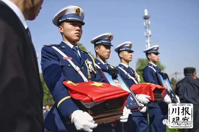 程 4月6日,刘代旭,代晋恺,李灵宏三位成都籍木里森林火灾烈士"归家"