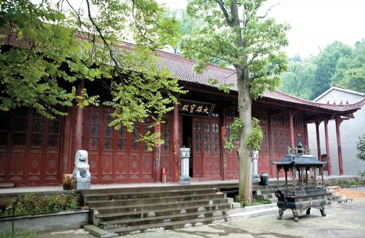 九峰寺是景区核心景观之一,九峰寺又名独峰寺.