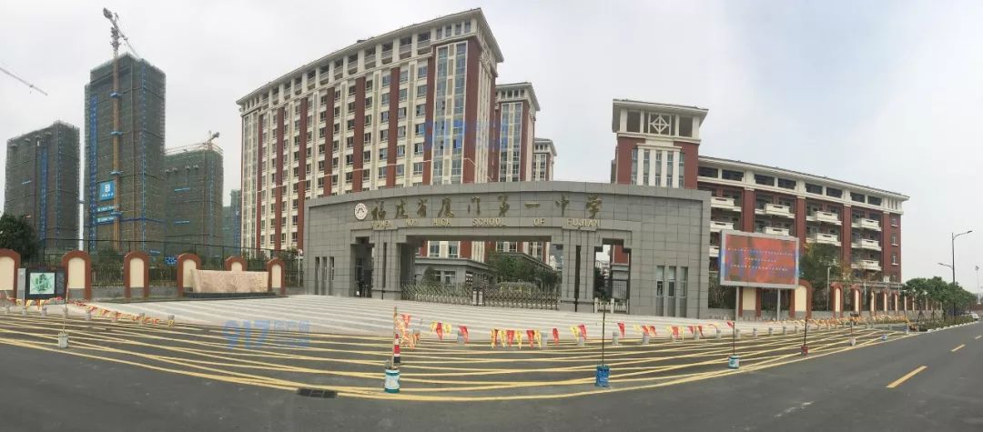 厦门一中海沧校区实景医疗配套方面,地块距离长庚医院和在建的马銮湾